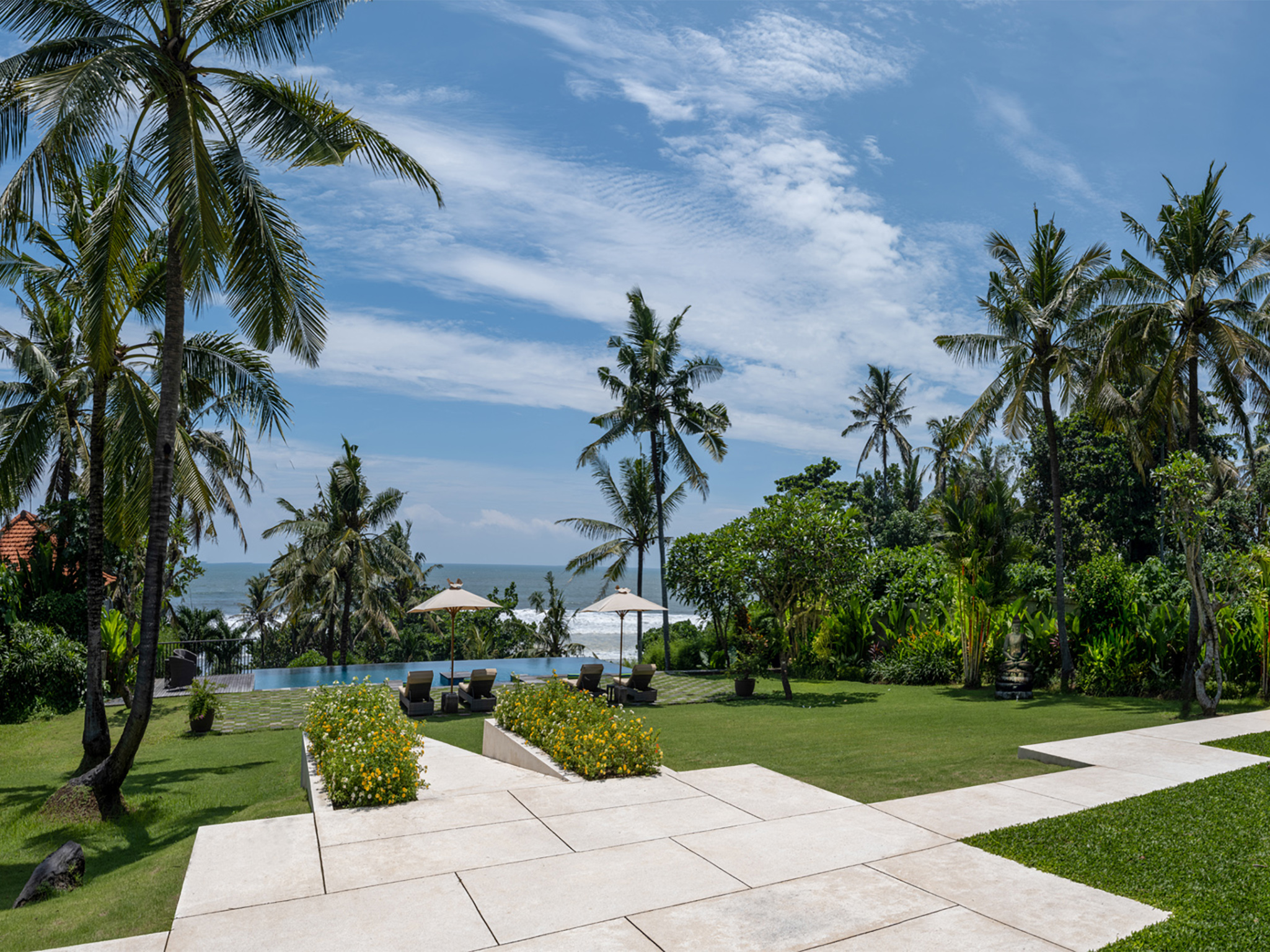 Villa Kailasha - View of pool and sea from the lawn - Villa Kailasha, Tabanan, Bali